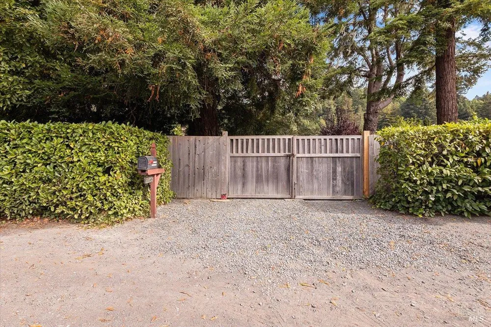 22753 Sylvan Way Monte Rio, CA 95462