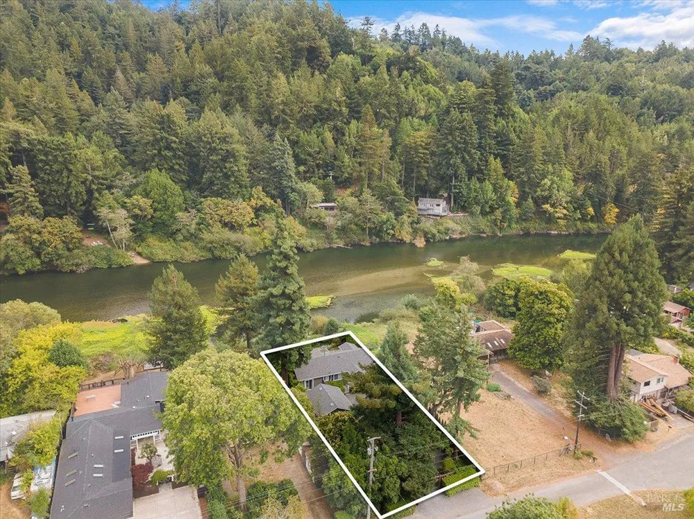 22753 Sylvan Way Monte Rio, CA 95462