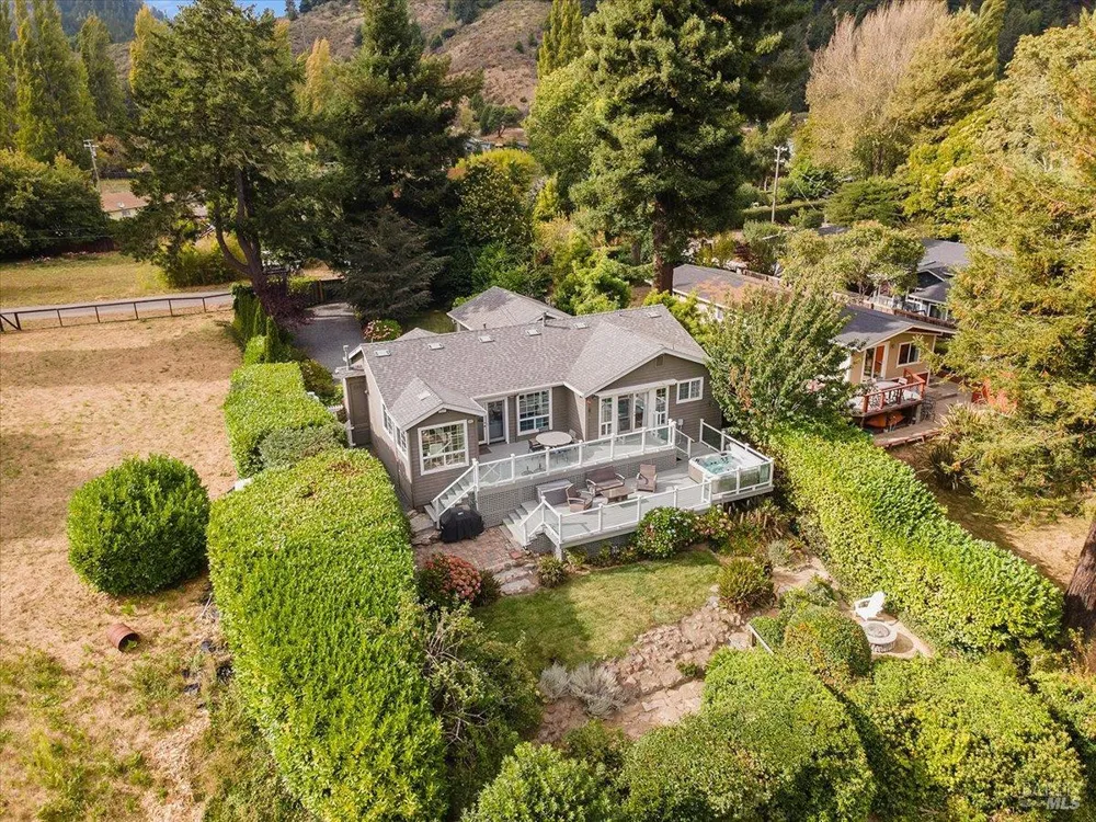 22753 Sylvan Way Monte Rio, CA 95462