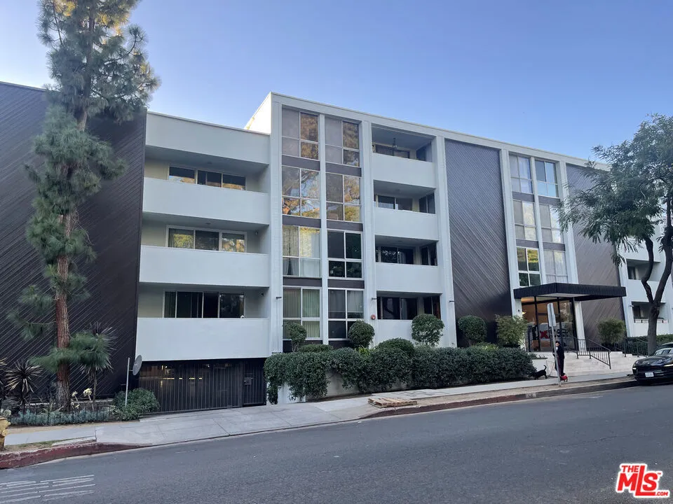 1015 Kings Road #104 West Hollywood, CA 90069