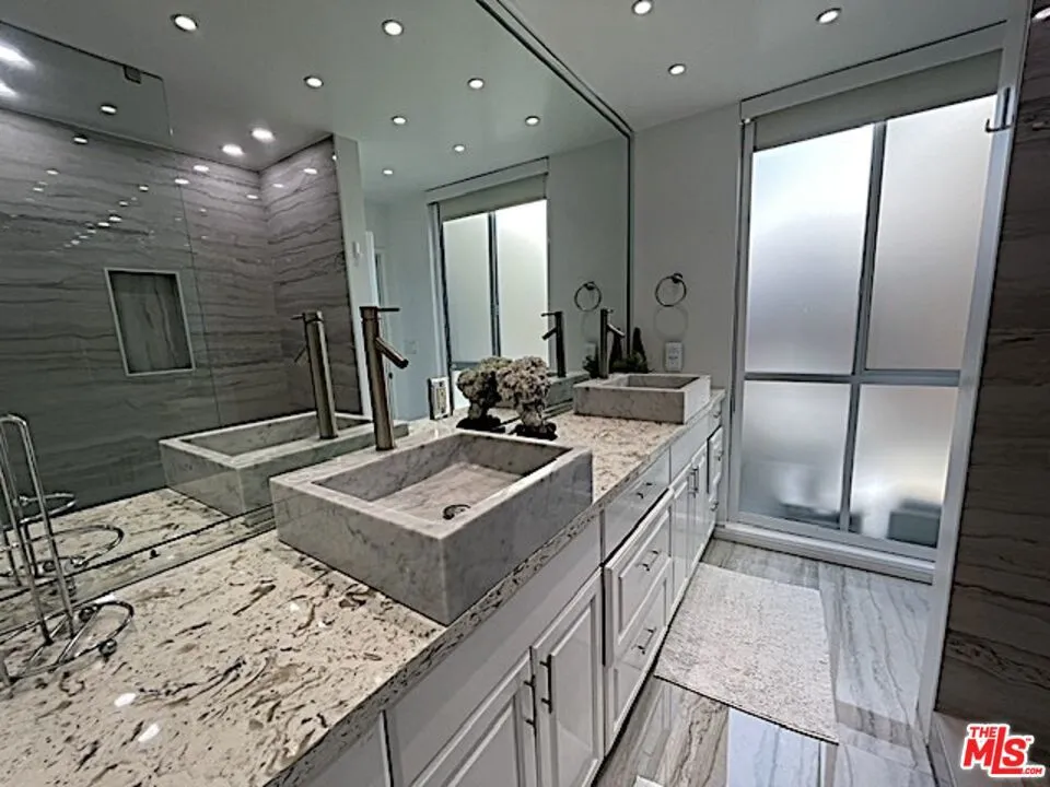 1015 Kings Road #104 West Hollywood, CA 90069