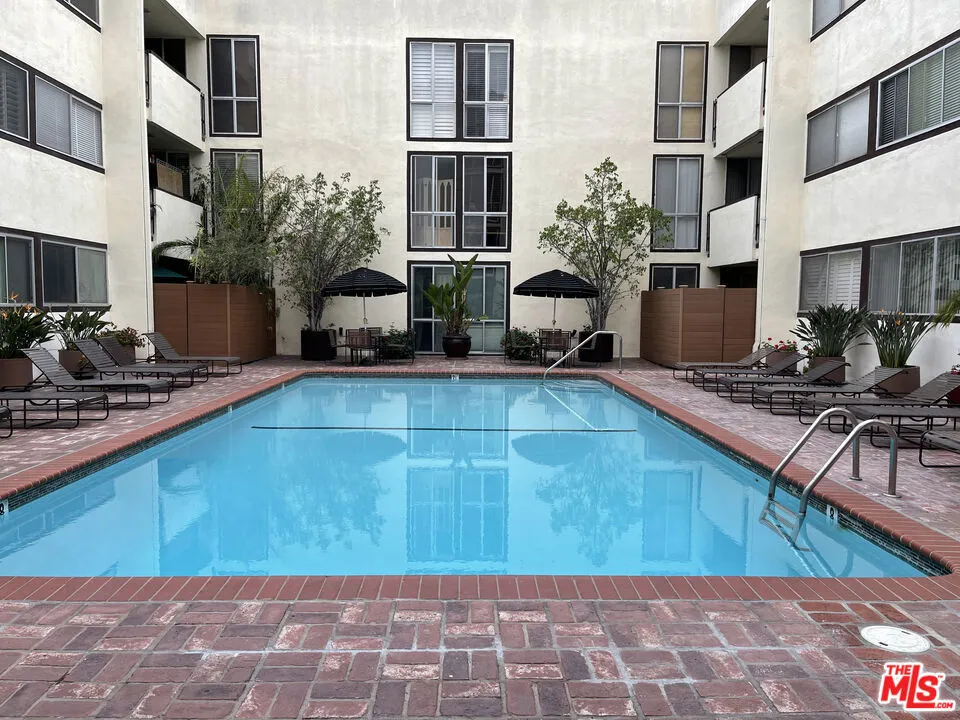 1015 Kings Road #104 West Hollywood, CA 90069
