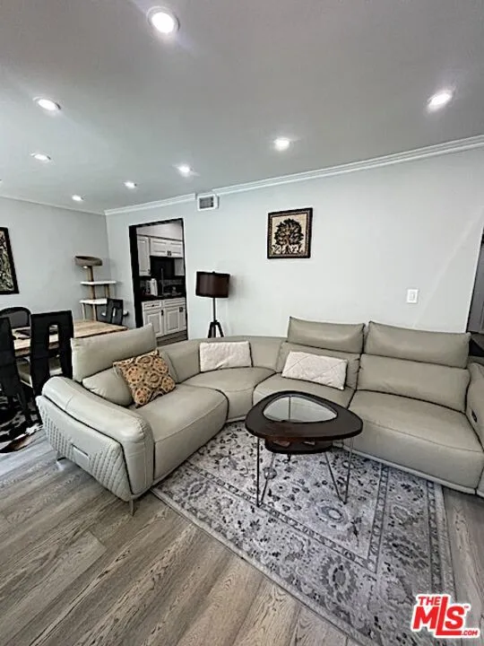 1015 Kings Road #104 West Hollywood, CA 90069