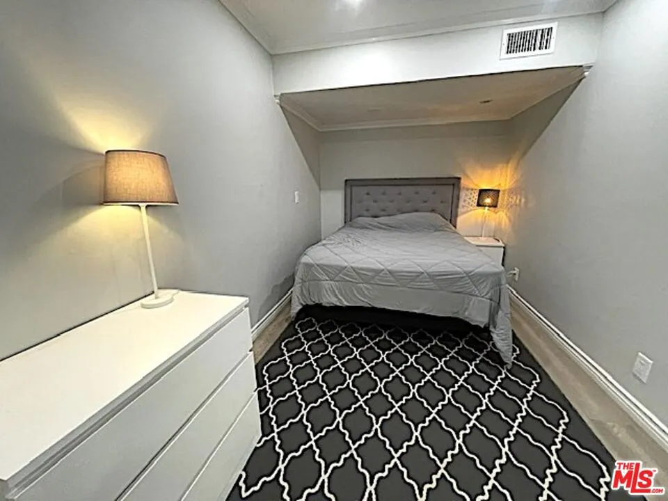 1015 Kings Road #104 West Hollywood, CA 90069