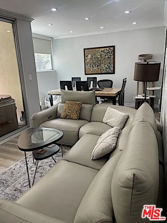 1015 Kings Road #104 West Hollywood, CA 90069