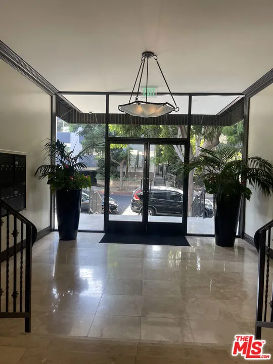 1015 Kings Road #104 West Hollywood, CA 90069