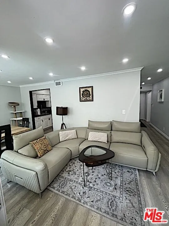 1015 Kings Road #104 West Hollywood, CA 90069