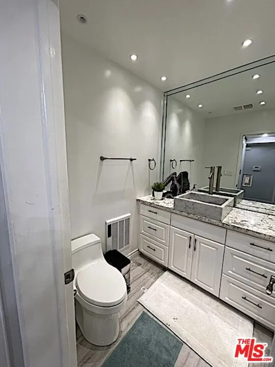 1015 Kings Road #104 West Hollywood, CA 90069
