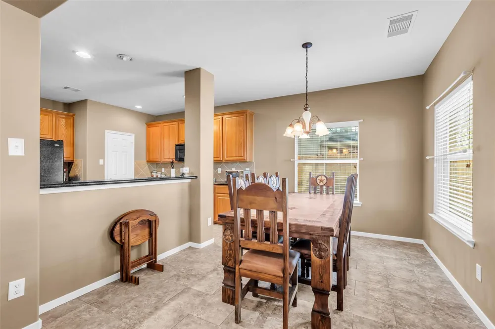 2710 Taos Trail Deer Park, TX 77536