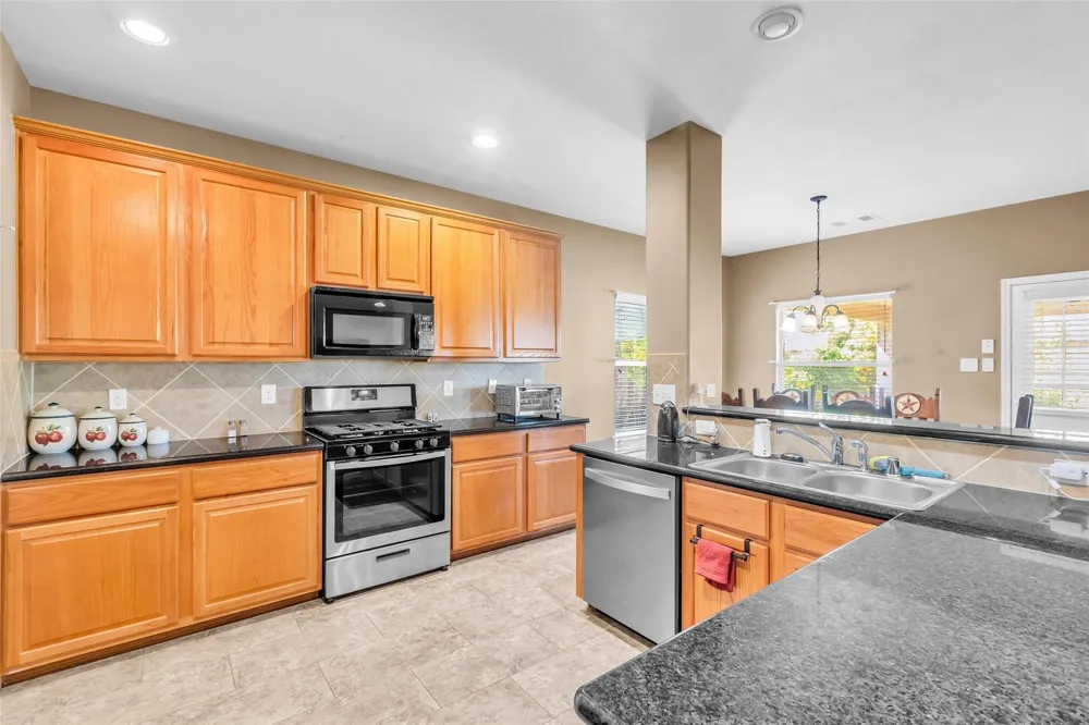 2710 Taos Trail Deer Park, TX 77536