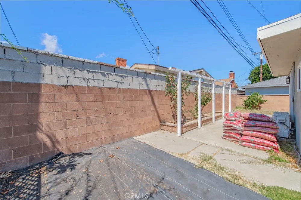 13229 Arcturus Gardena, CA 90249