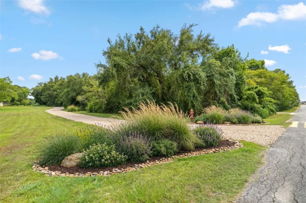 325 Bay Avenue S Kemah, TX 77565