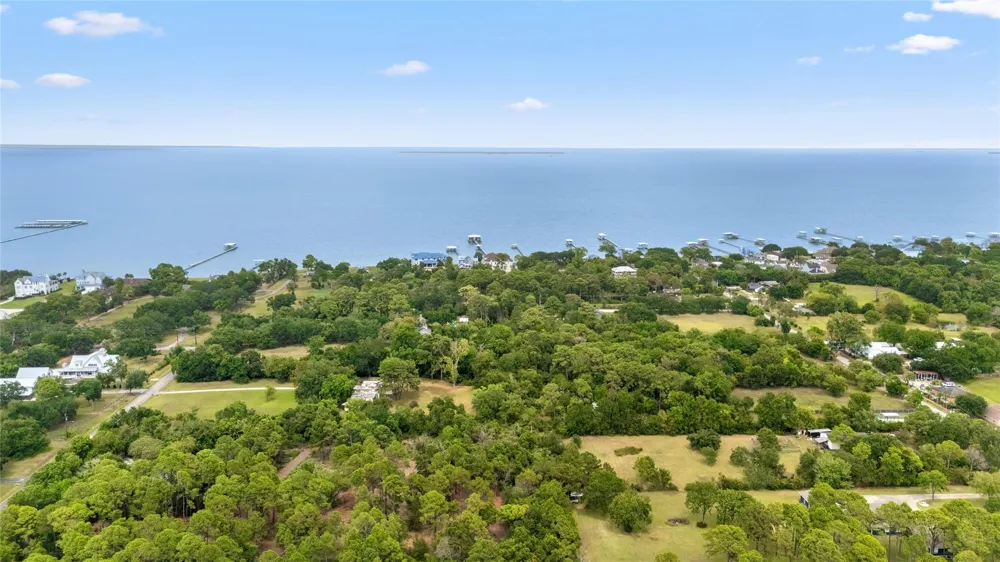 325 Bay Avenue S Kemah, TX 77565