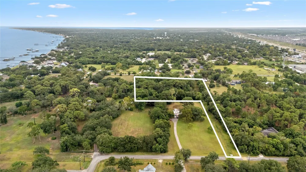 325 Bay Avenue S Kemah, TX 77565