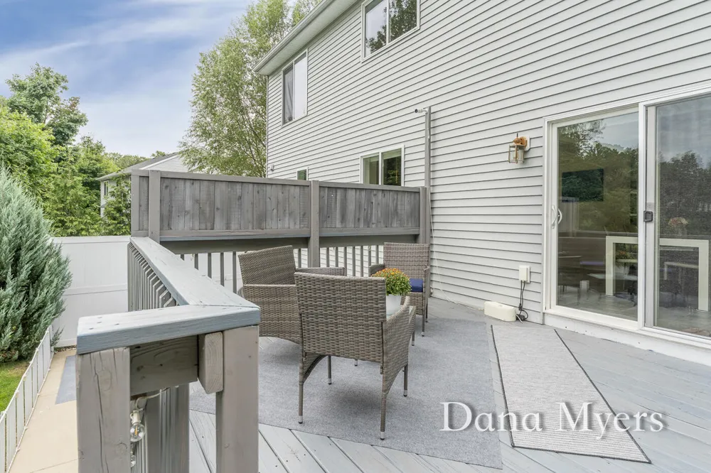 306 Kingfisher Court Caledonia, MI 49316