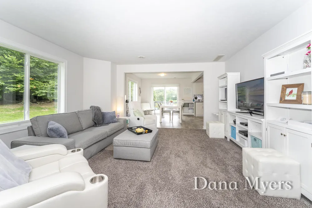 306 Kingfisher Court Caledonia, MI 49316