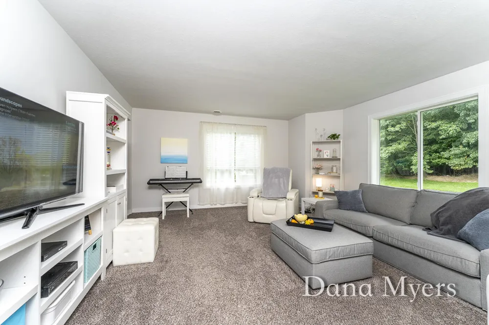 306 Kingfisher Court Caledonia, MI 49316