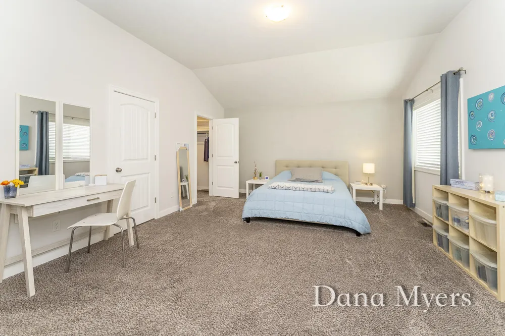 306 Kingfisher Court Caledonia, MI 49316