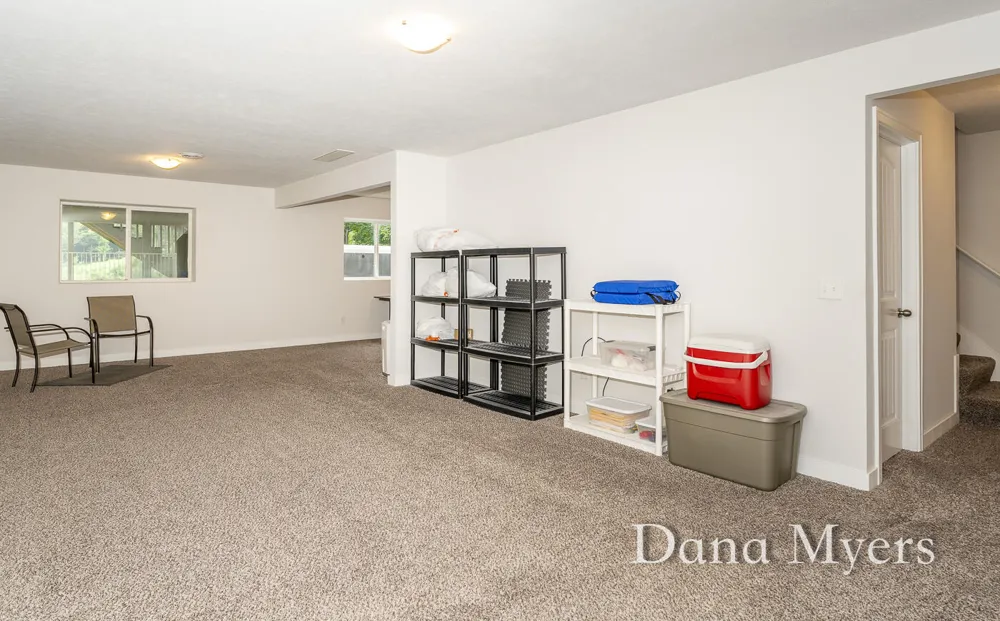 306 Kingfisher Court Caledonia, MI 49316