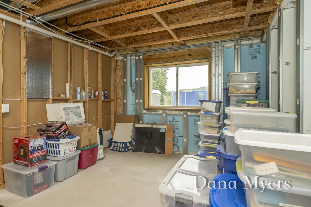 306 Kingfisher Court Caledonia, MI 49316