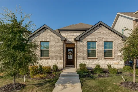 112 Monarch Way