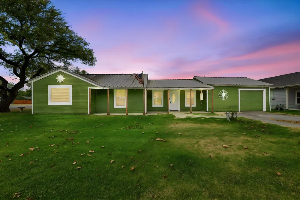 411 W 3rd Street Maypearl, TX 76064