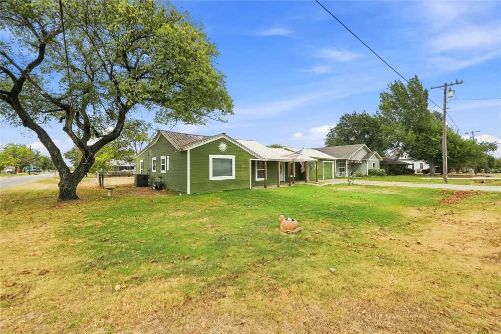 411 W 3rd Street Maypearl, TX 76064