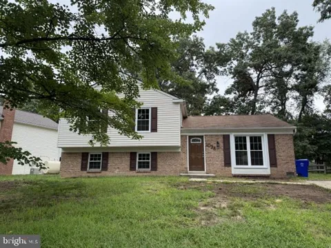 1038 BANNISTER CIRCLE