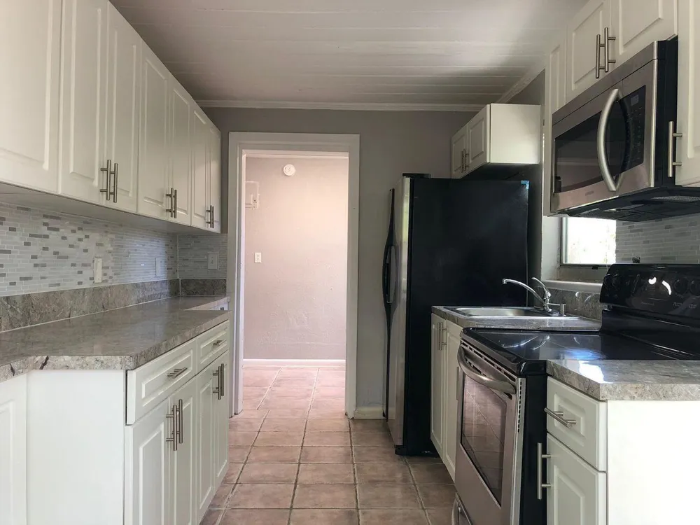 1069 W 30TH STREET #6 Riviera Beach, FL 33404