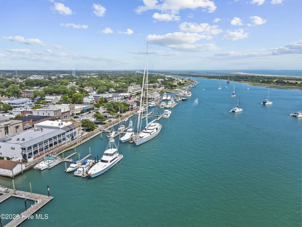 1006 American Egret Way Morehead City, NC 28557