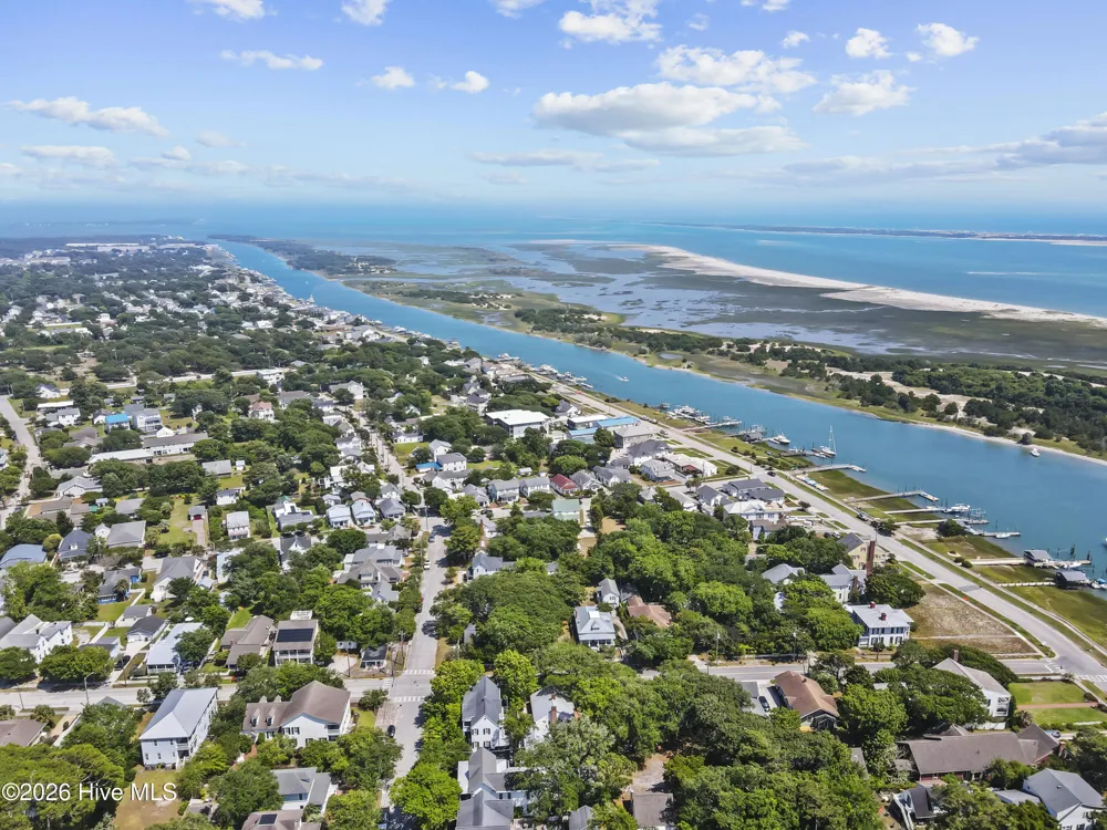 1006 American Egret Way Morehead City, NC 28557