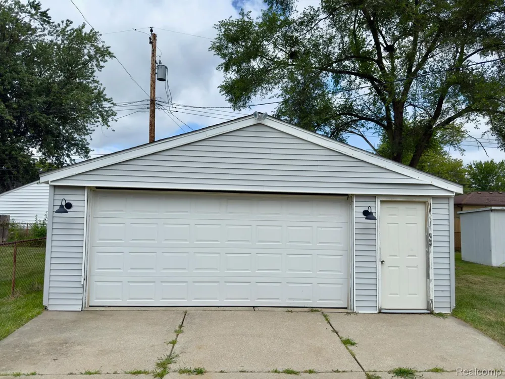 29814 Dover Street Garden City City, MI 48135