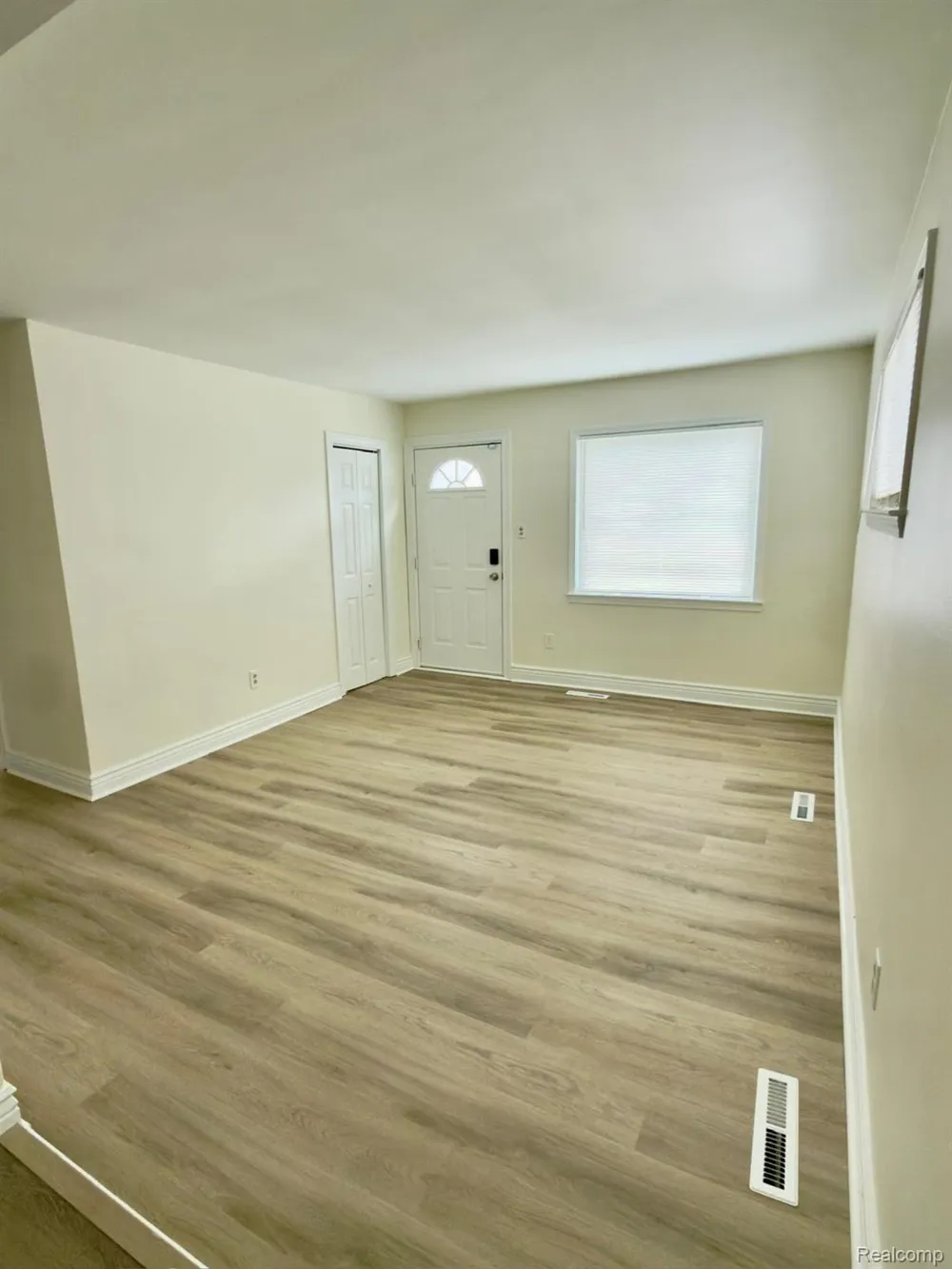 29814 Dover Street Garden City City, MI 48135
