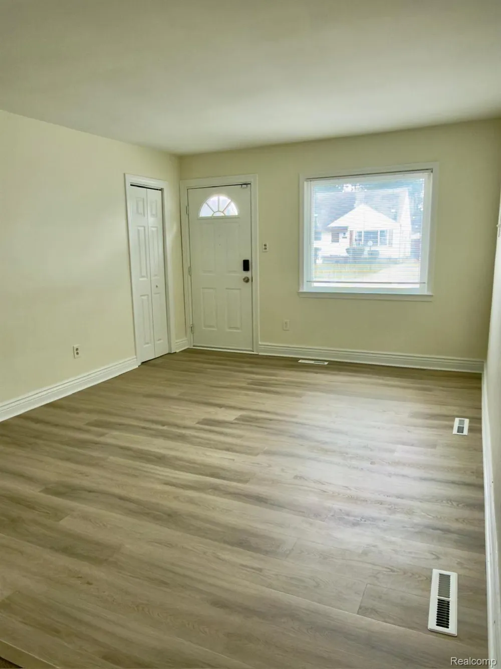 29814 Dover Street Garden City City, MI 48135