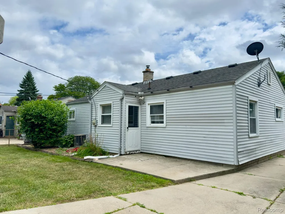 29814 Dover Street Garden City City, MI 48135