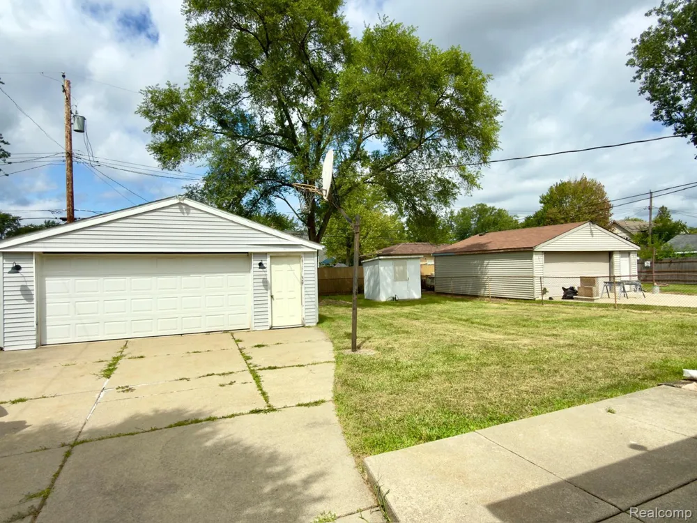 29814 Dover Street Garden City City, MI 48135