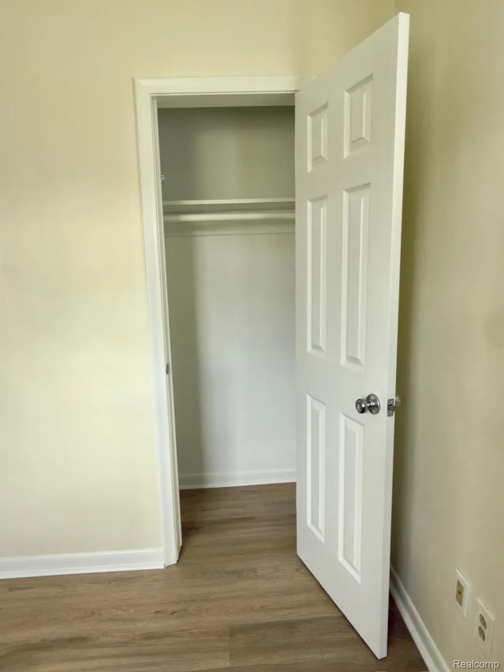29814 Dover Street Garden City City, MI 48135