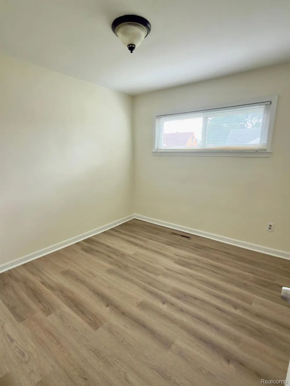 29814 Dover Street Garden City City, MI 48135