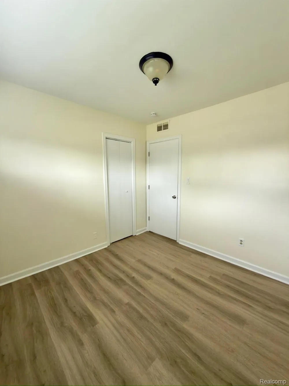 29814 Dover Street Garden City City, MI 48135