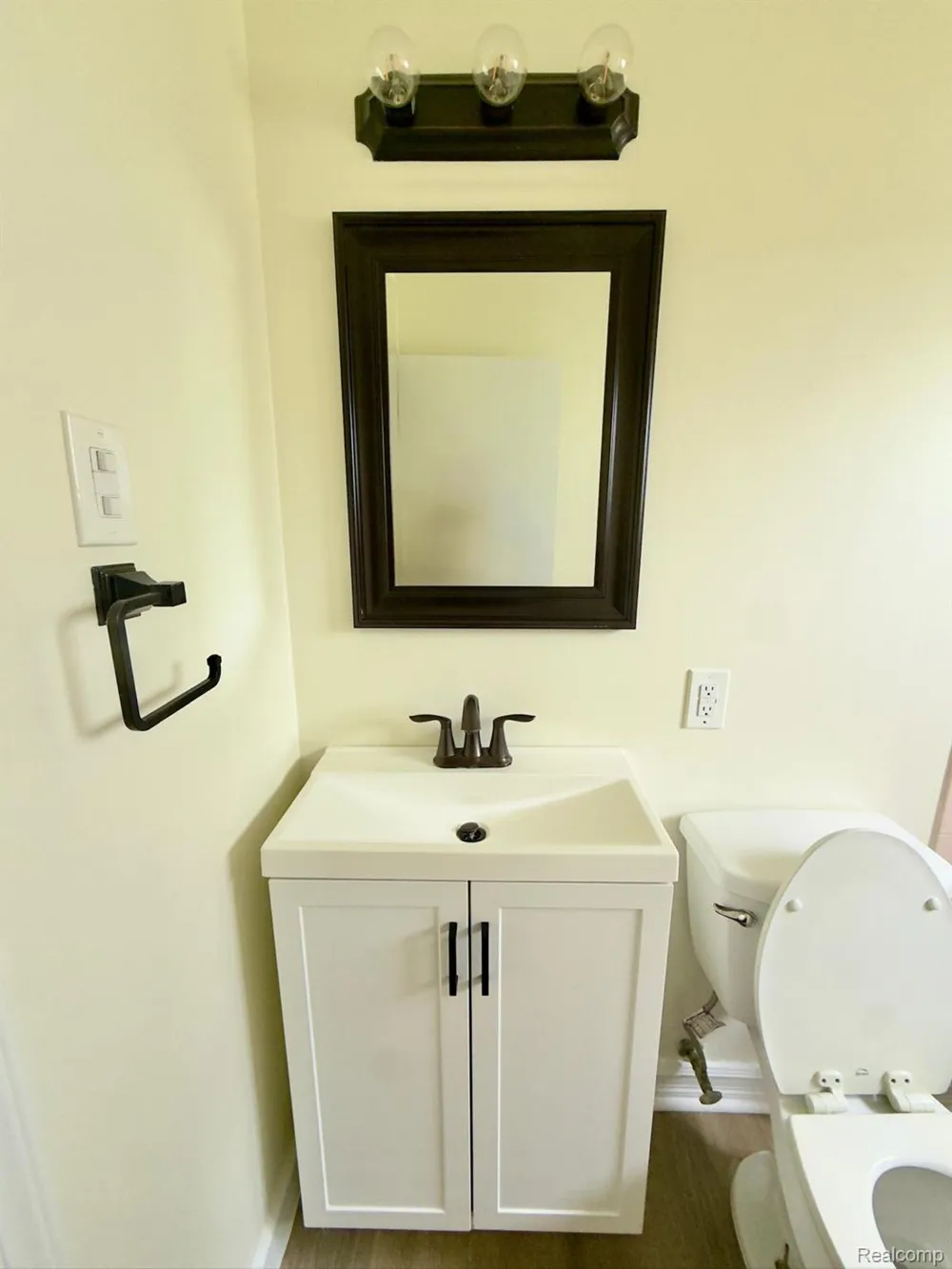 29814 Dover Street Garden City City, MI 48135