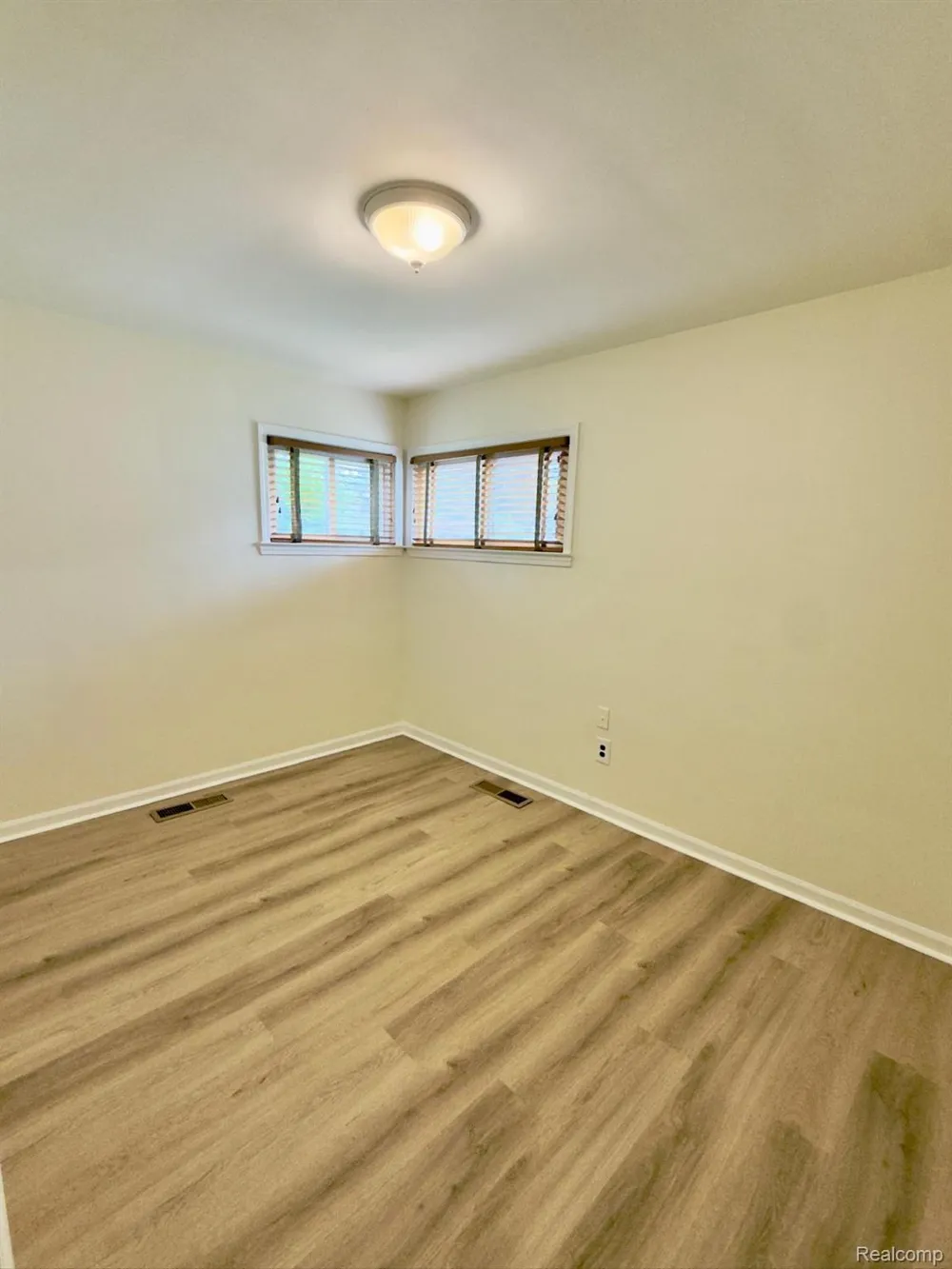 29814 Dover Street Garden City City, MI 48135
