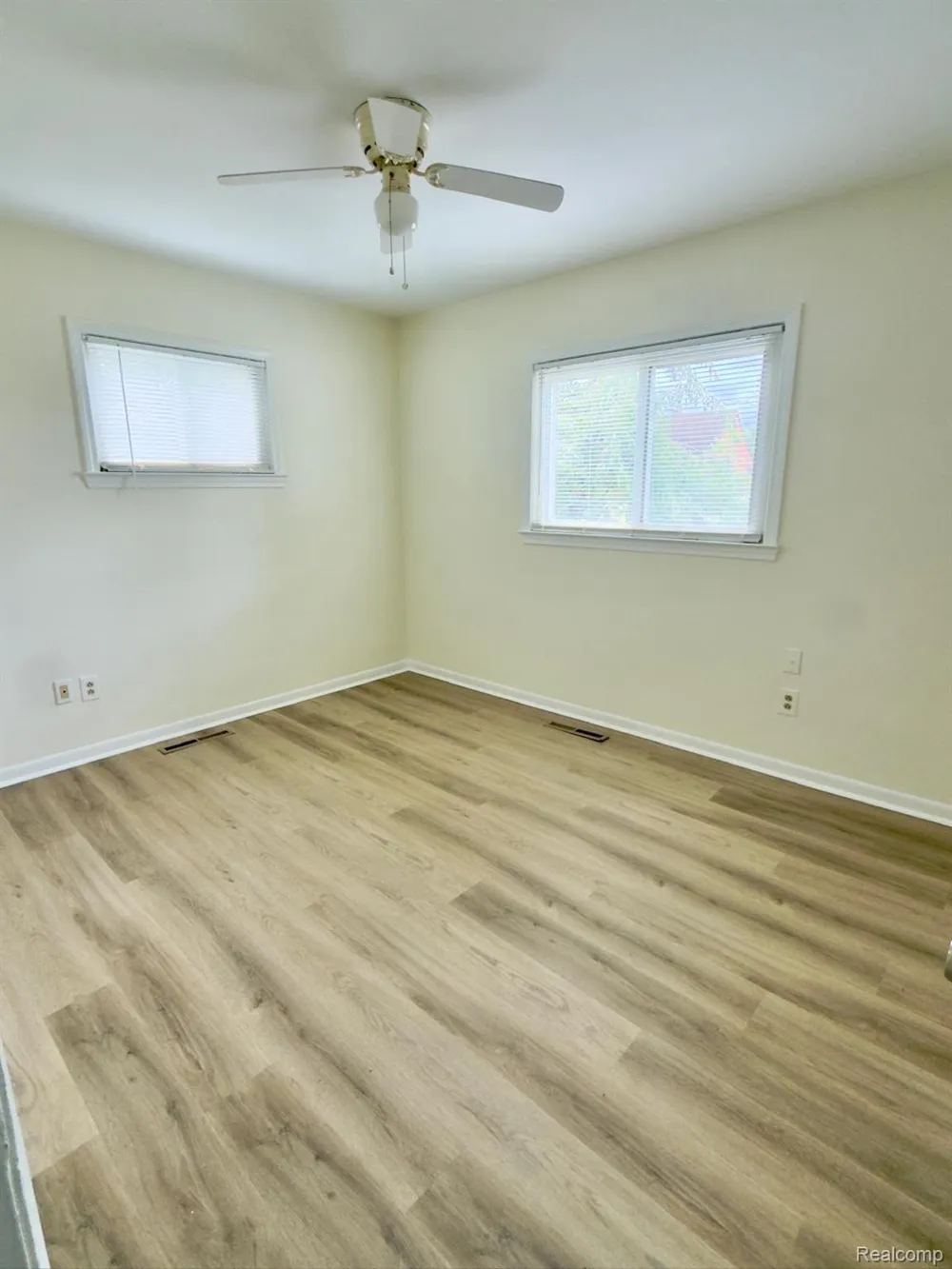 29814 Dover Street Garden City City, MI 48135
