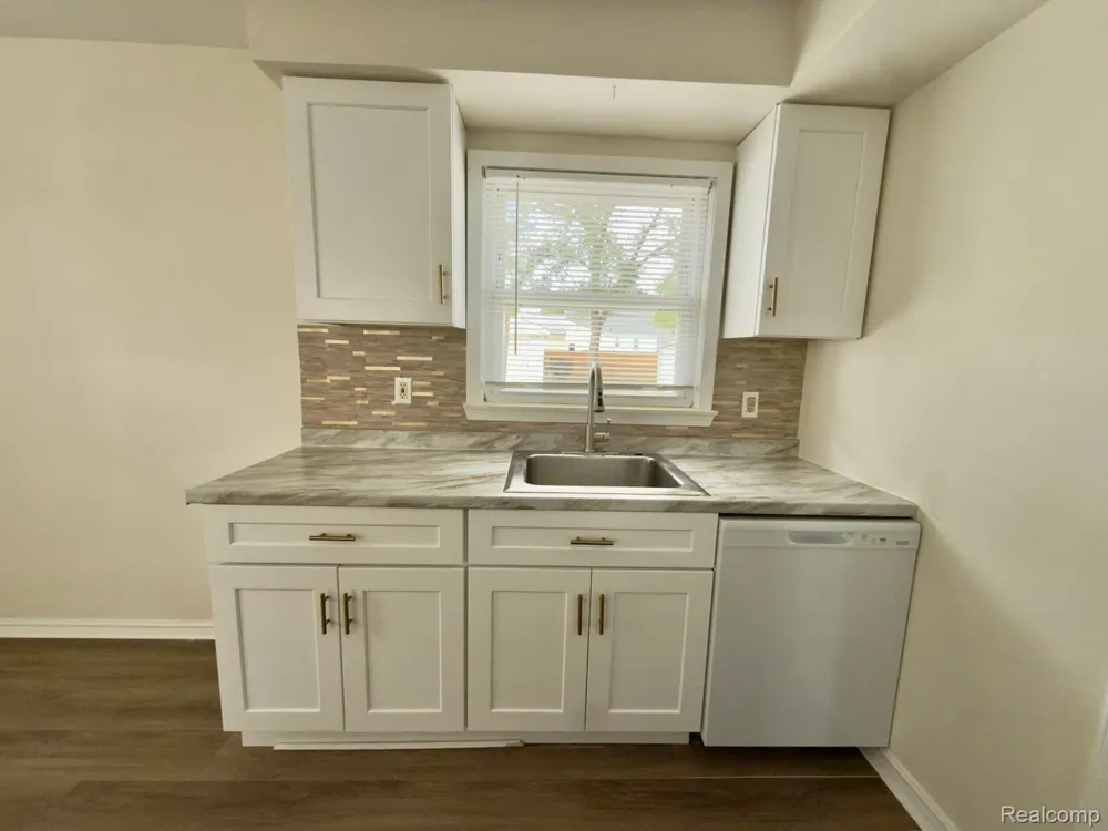 29814 Dover Street Garden City City, MI 48135