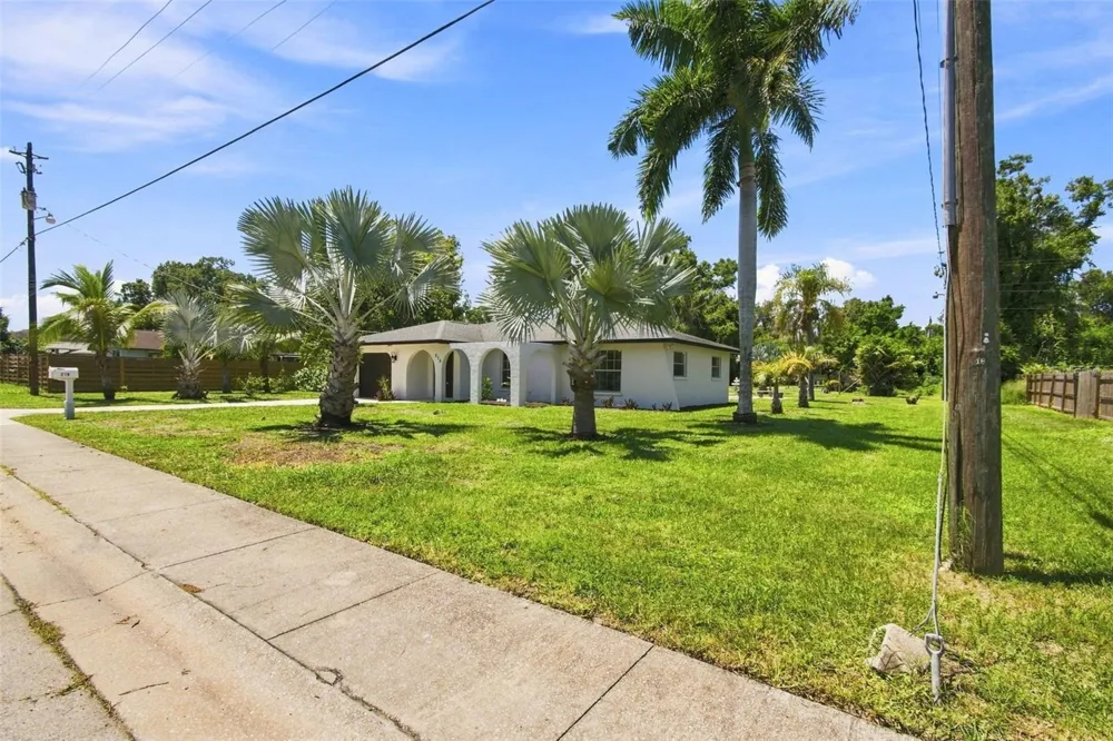 216 23RD STREET E Bradenton, FL 34208