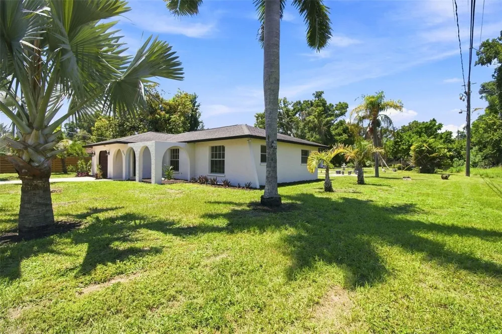 216 23RD STREET E Bradenton, FL 34208