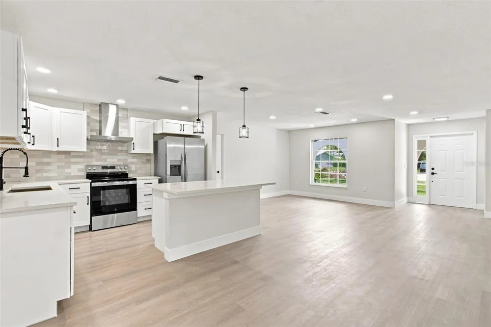 216 23RD STREET E Bradenton, FL 34208