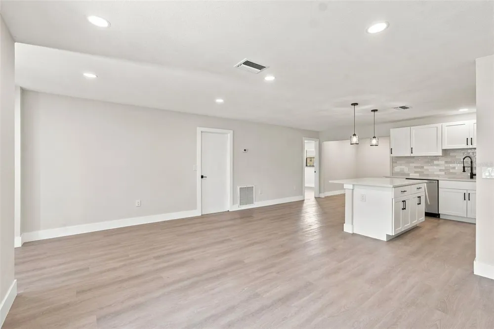 216 23RD STREET E Bradenton, FL 34208