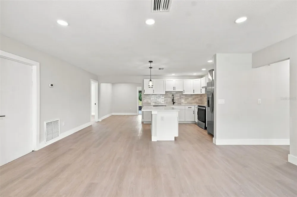 216 23RD STREET E Bradenton, FL 34208