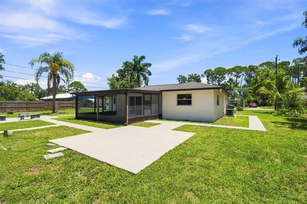 216 23RD STREET E Bradenton, FL 34208