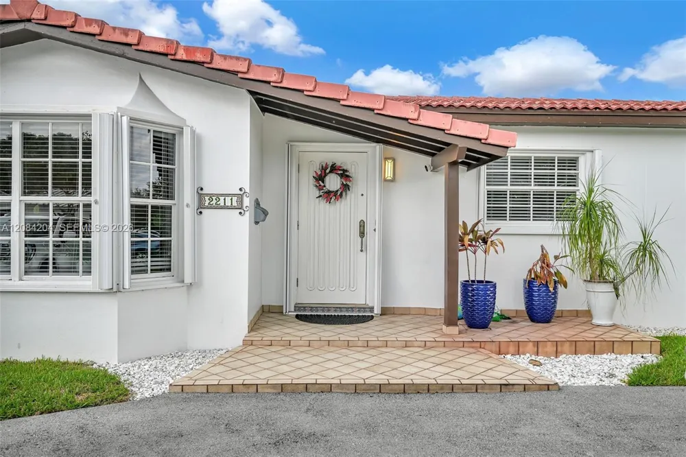2211 SW 98th Pl Miami, FL 33165